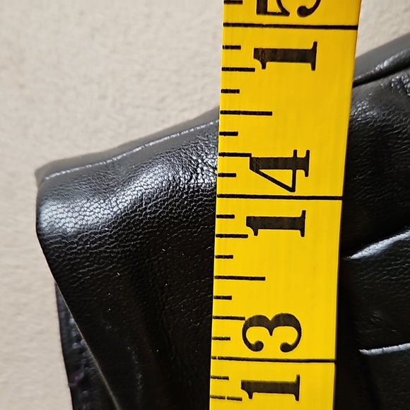 Wilfred (Aritzia) black faux leather, washable, shorts - Picture 4 of 8